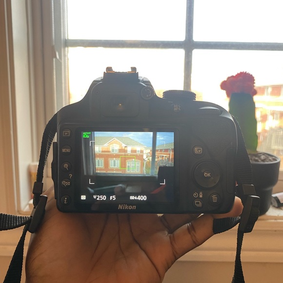 Nikon D3400 w/AF-P DX NIKKOR 18-55mm f/3.5-5.6G VR (Black) - Picture 6 of 8